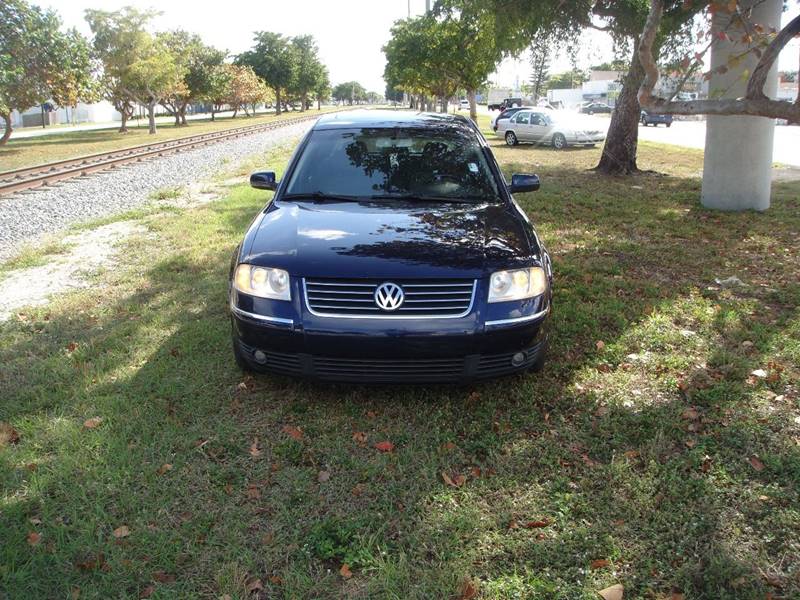 2003 Volkswagen Passat for sale at UNITED AUTO BROKERS in Hollywood FL