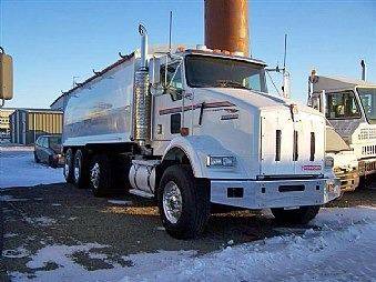 2002 Kenworth T-800 for sale at JR DALE SALES & LEASING INC in Fargo ND