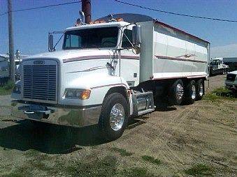 2000 Freightliner FLD112 for sale at JR DALE SALES & LEASING INC in Fargo ND