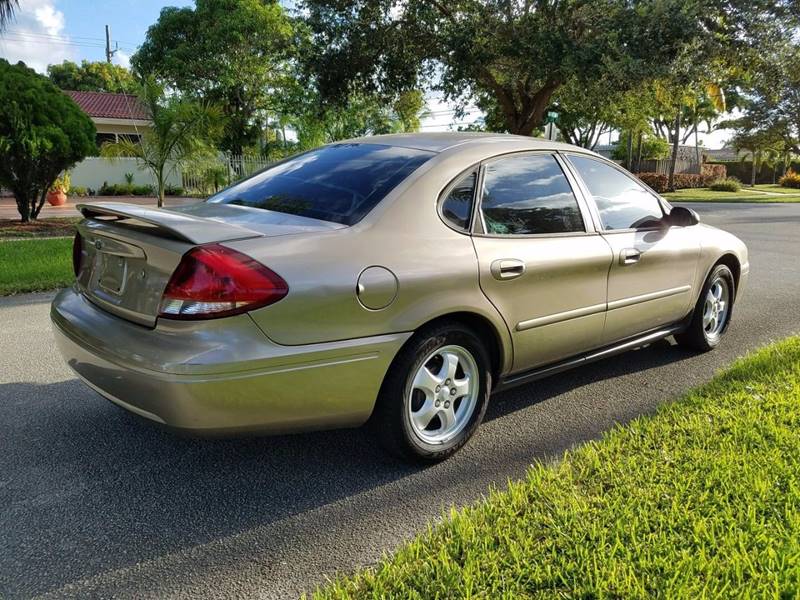 2005 Ford Taurus SE