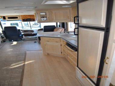 2000 Newmar Mountain Air 3705