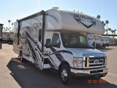 2016 Thor Motor Coach Outlaw