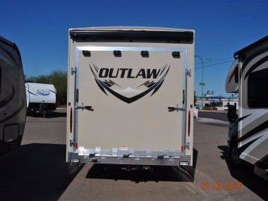 2016 Thor Motor Coach Outlaw