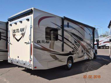 2016 Thor Motor Coach Outlaw