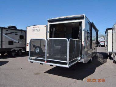 2016 Thor Motor Coach Outlaw