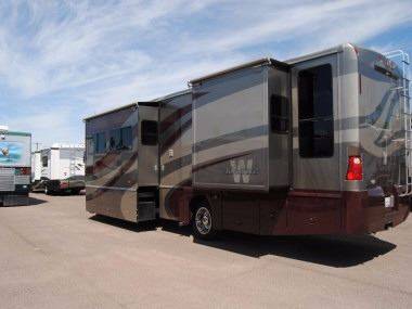 2006 Winnebago Adventurer
