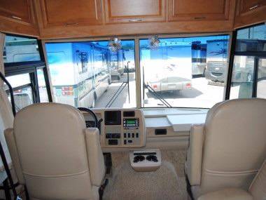 2006 Winnebago Adventurer