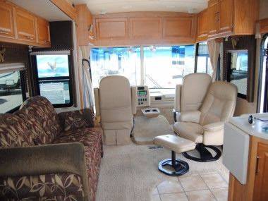 2006 Winnebago Adventurer