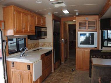 2006 Winnebago Adventurer