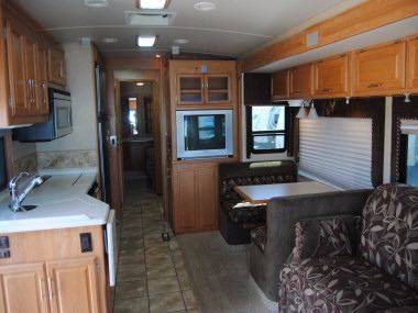 2006 Winnebago Adventurer