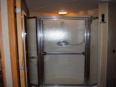2006 Winnebago Adventurer