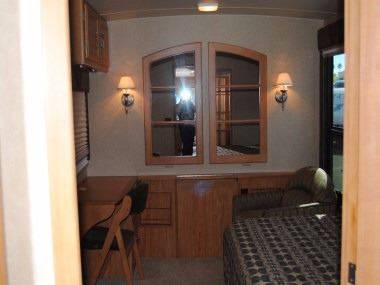2006 Winnebago Adventurer