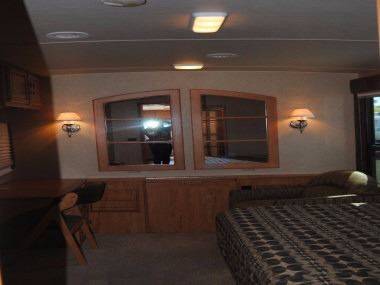 2006 Winnebago Adventurer