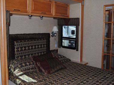 2006 Winnebago Adventurer