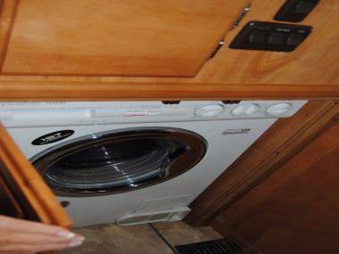 2006 Winnebago Adventurer