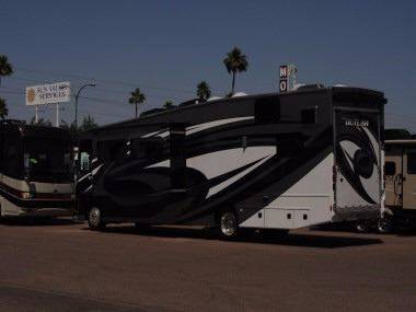 2016 Thor Motor Coach Outlaw