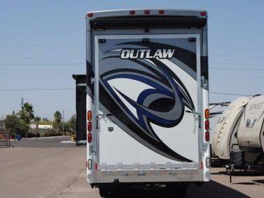 2016 Thor Motor Coach Outlaw