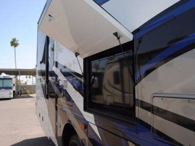 2016 Thor Motor Coach Outlaw