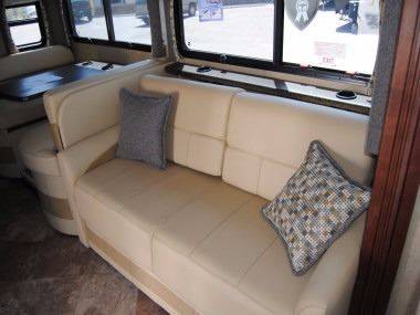 2016 Thor Motor Coach Outlaw