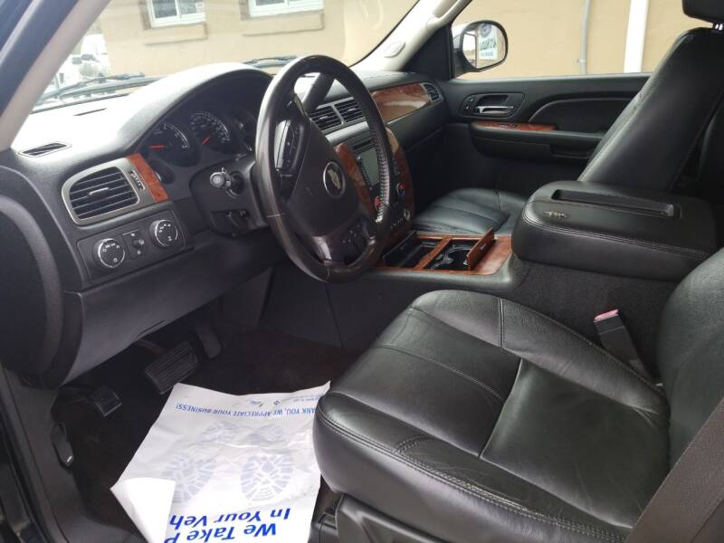 2008 Chevrolet Suburban LTZ 1500 (image 10)