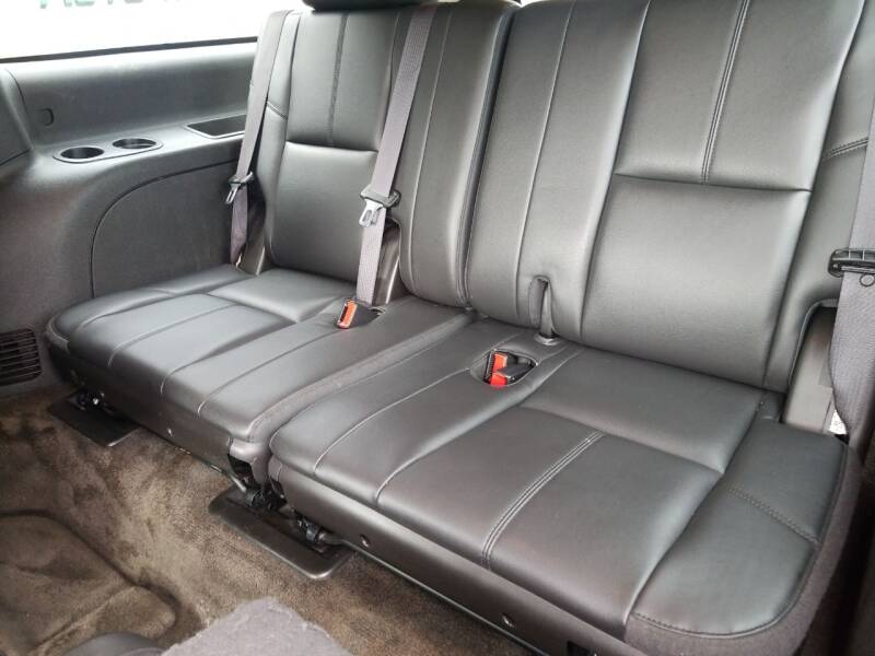 2008 Chevrolet Suburban LTZ 1500 (image 12)