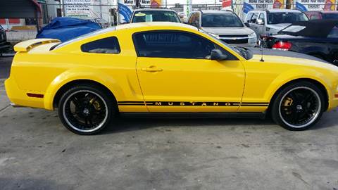 2005 Ford Mustang for sale at Dubik Motor Company in San Antonio TX