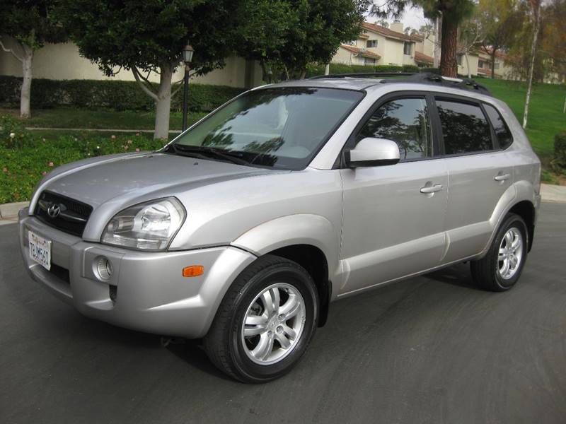 2006 Hyundai Tucson for sale at E MOTORCARS in Fullerton CA