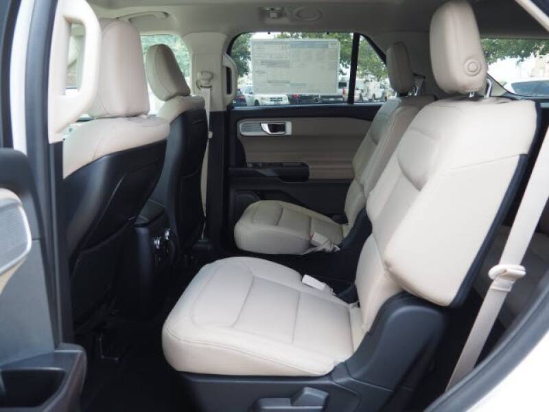 2020 Ford Explorer Limited (image 11)