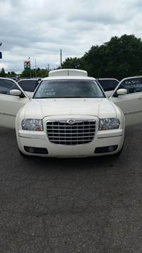 2008 Chrysler 300 for sale at A&Q Auto Sales & Repair in Westland MI