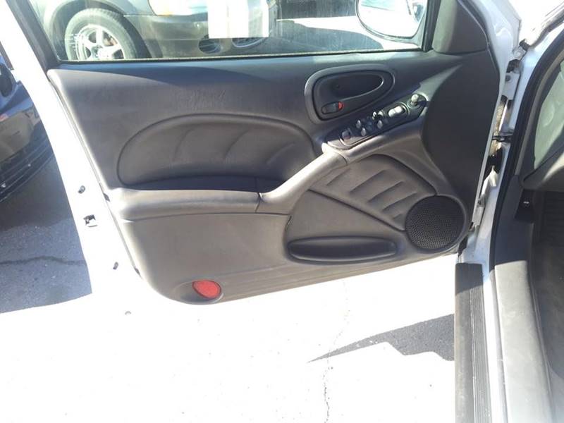 2004 Pontiac Grand Am SE1 (image 9)