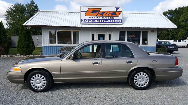 2001 Ford Crown Victoria for sale at GENE'S AUTO SALES in Selbyville DE