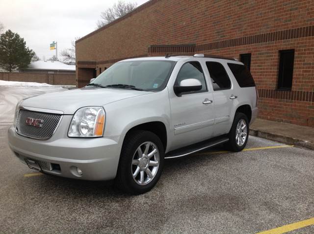 2010 GMC Yukon for sale at CHAGRIN VALLEY AUTO BROKERS INC in Cleveland OH