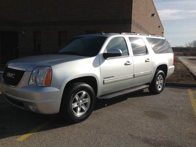 2013 GMC Yukon XL for sale at CHAGRIN VALLEY AUTO BROKERS INC in Cleveland OH