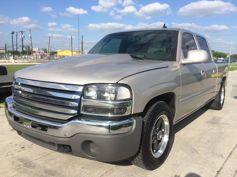 2006 GMC Sierra 1500 for sale at LUCKOR AUTO in San Antonio TX