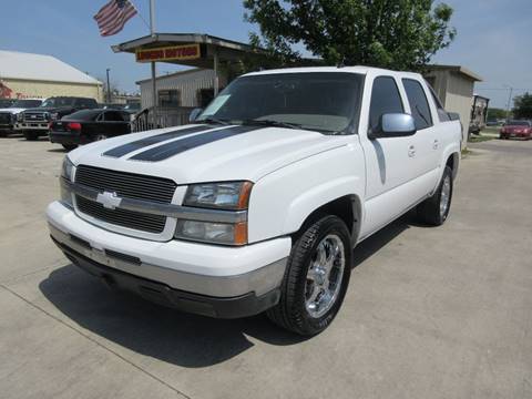 2004 Chevrolet Avalanche for sale at LUCKOR AUTO in San Antonio TX