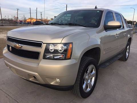 2007 Chevrolet Avalanche for sale at LUCKOR AUTO in San Antonio TX