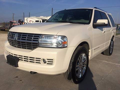 2008 Lincoln Navigator for sale at LUCKOR AUTO in San Antonio TX