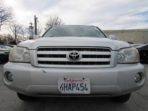 2004 Toyota Highlander for sale at CarNation AUTOBUYERS Inc. in Rockville Centre NY