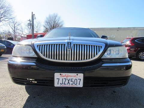 2005 Lincoln Town Car for sale at CarNation AUTOBUYERS Inc. in Rockville Centre NY