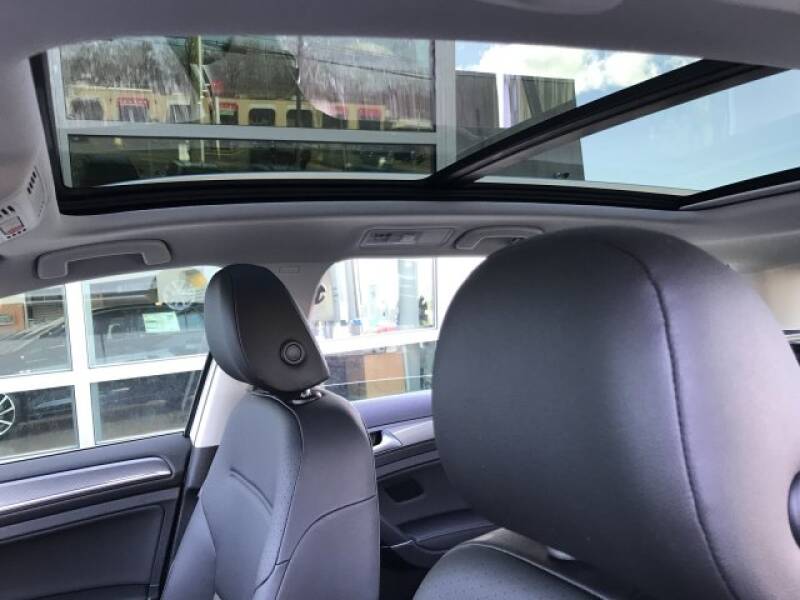 2019 Volkswagen Golf Alltrack (image 17)