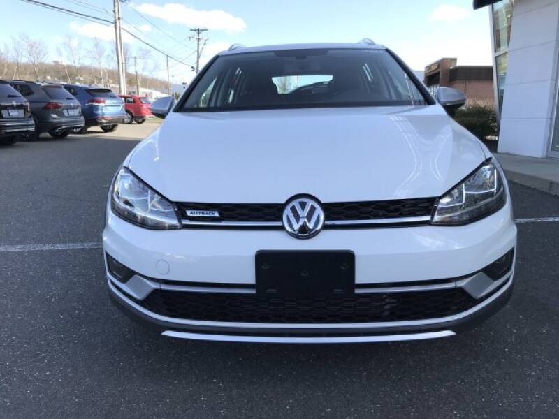 2019 Volkswagen Golf Alltrack (image 2)