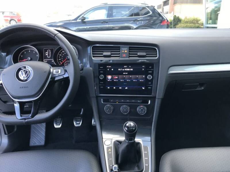 2019 Volkswagen Golf Alltrack (image 8)