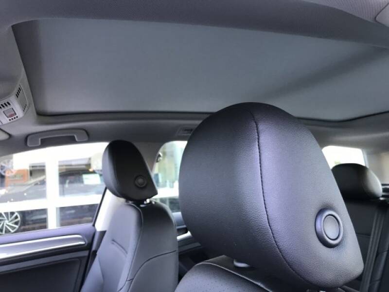 2019 Volkswagen Golf Alltrack (image 16)