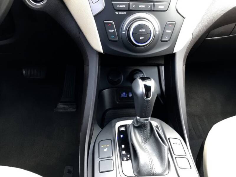2017 Hyundai Santa Fe Sport 2.4L (image 22)
