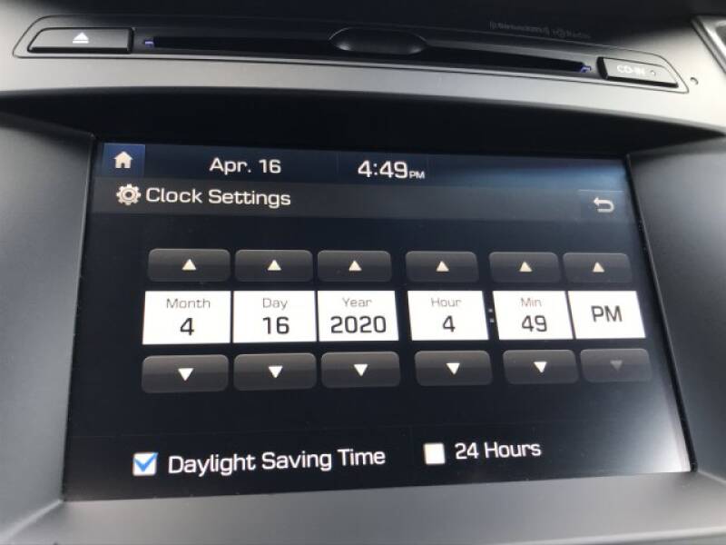 2017 Hyundai Santa Fe Sport 2.4L (image 28)