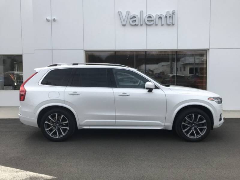 2018 Volvo XC90 T6 Momentum (image 3)