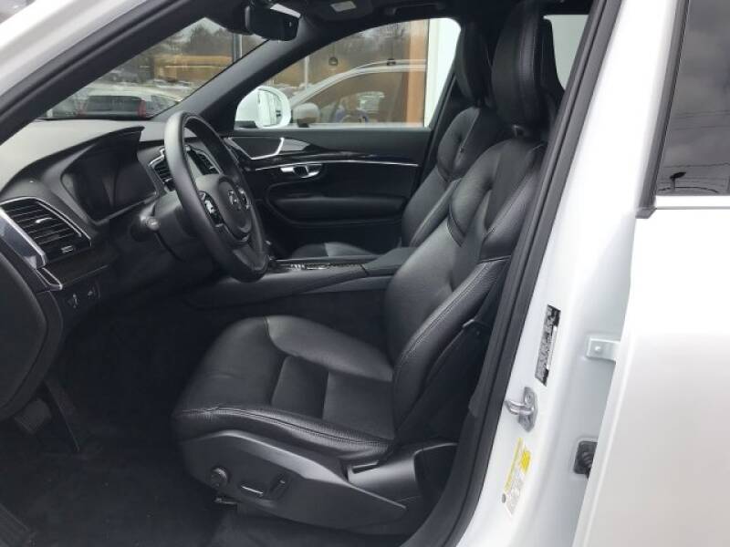 2018 Volvo XC90 T6 Momentum (image 7)
