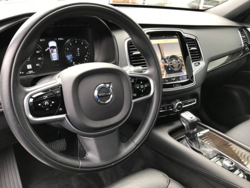 2018 Volvo XC90 T6 Momentum (image 18)