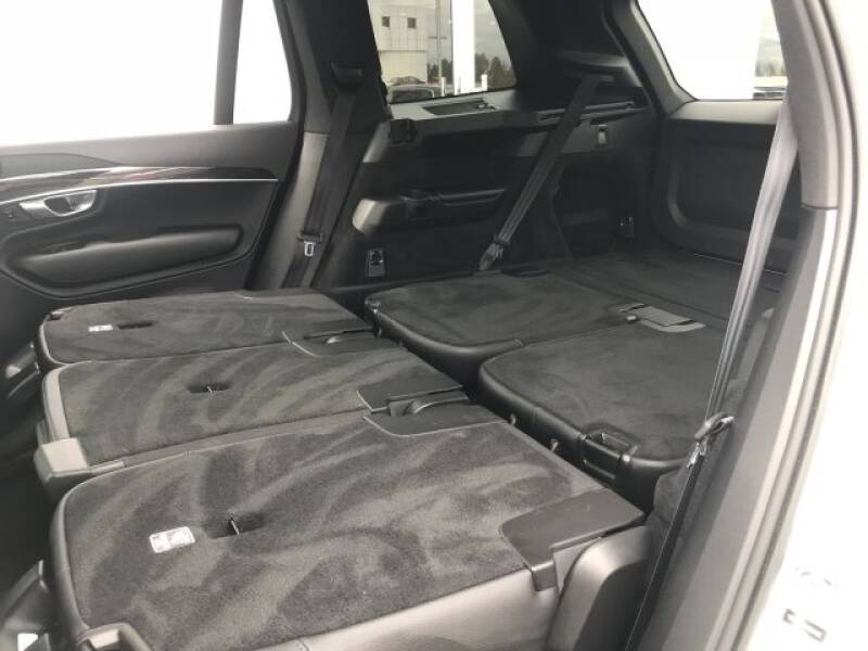 2018 Volvo XC90 T6 Momentum (image 30)
