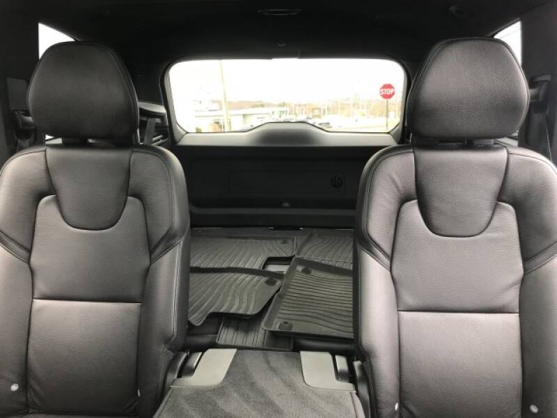 2018 Volvo XC90 T6 Momentum (image 14)